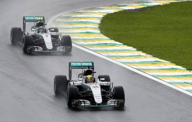 Grande Pr?mio do Brasil de F?rmula 1 2016 SÃO PAULO, SP - 13.11.2016: GRANDE PRÊMIO DO BRASIL DE FÓRMULA 1 2016 - Lewis Hamilton (GBR) Mercedes AMG Petronas F1 Team and Nico Rosberg (GER) during the Brazil Grand Prix Formula 1 in 2016 held at the Interlagos Circuit on Sunday. (Photo: Rodolfo Buhrer La Imagem Fotoarena) x1229531x  RodolfoxBuhrer
