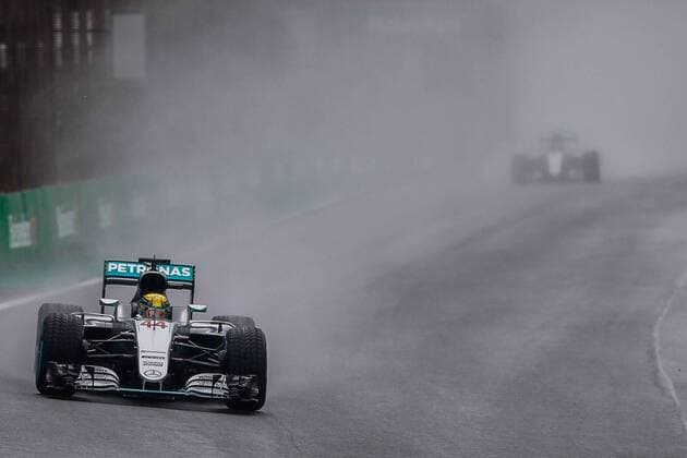 British driver Lewis Hamilton from Mercedes competes during Brazil s Formula One Grand Prix at Interlagos race track in Sao Paulo, Brazil, 13 November 2016. BRAZIL S FORMULA ONE GRAND PRIX !ACHTUNG: NUR REDAKTIONELLE NUTZUNG!  SAO001 20161113-636146587538556630