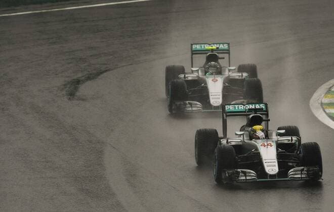Grande Pr?mio do Brasil de F?rmula 1 2016 SÃO PAULO, SP - 13.11.2016: GRANDE PRÊMIO DO BRASIL DE FÓRMULA 1 2016 - In the picture the Lewis Hamilton team Mercedexs AMG Petronas F1 Team, followed by Nico Rosberg on the same team. Brazil Grand Prix Formula 1 in 2016 held this Sunday (13) at the Interlagos Circuit. (Photo: Aloisio Mauricio Fotoarena) x1229592x  AloisioxMauricio