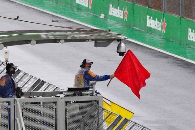 Die rote Flagge wird gezeigt, Grosser Preis von Brasilien 2016, Motorsport, Formel 1, 13.11.2016, Interlagos Copyright: xAndre Eibner-Pressefotox EP_JAE