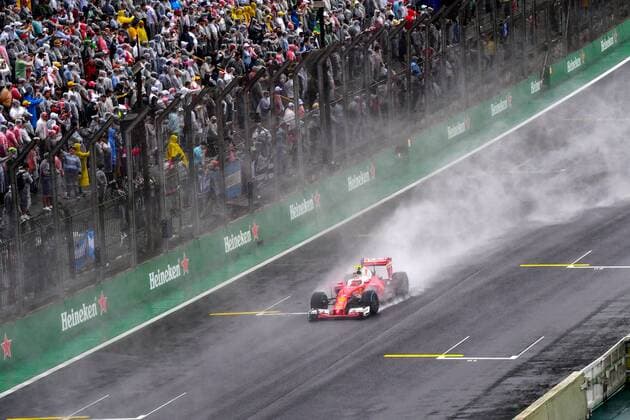 Formel 1, GP von Brasilien - Crash Kimi Räikkönen Kimi Raikkoenen (Scuderia Ferrari) im Regen, Grosser Preis von Brasilien 2016, Motorsport, Formel 1, 13.11.2016, Interlagos Copyright: xAndre Eibner-Pressefotox EP_JAE