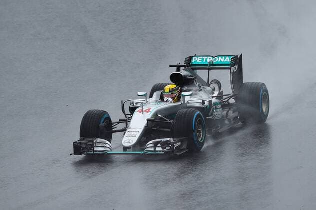 Lewis Hamilton (Mercedes AMG Petronas Formula One Team) im Regen auf der Strecke, Grosser Preis von Brasilien 2016, Motorsport, Formel 1, 13.11.2016, Interlagos Copyright: xAndre Eibner-Pressefotox EP_JAE