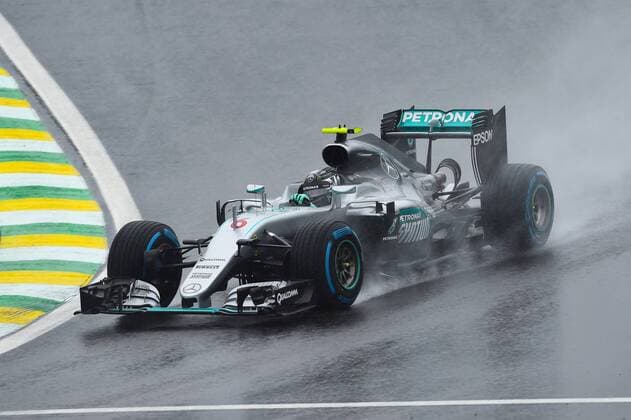 Nico Rosberg (Mercedes AMG Petronas Formula One Team) im Regen auf der Strecke, Grosser Preis von Brasilien 2016, Motorsport, Formel 1, 13.11.2016, Interlagos Copyright: xAndre Eibner-Pressefotox EP_JAE