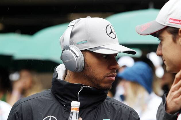 Fußball, WM Quali, Training Nationalteam Schweden in Budapest Brazilian Grand Prix, Sao Paulo 10 - 13 November 2016 13.11.2016 - Lewis Hamilton (GBR) Mercedes AMG F1 W07 Hybrid and Esteban Gutierrez (MEX) Haas F1 Team VF-16 