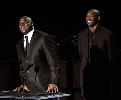 Jul 07, 2009 - Los Angeles, California, USA - Basketball players MAGIC JOHNSON (L) and KOBE BRYANT speak during the Jackson memorial service at Staples Center. King of Pop Memorial Service Ð Staples Center LA - ZUMAz03_ 20090707_mda_z03_117