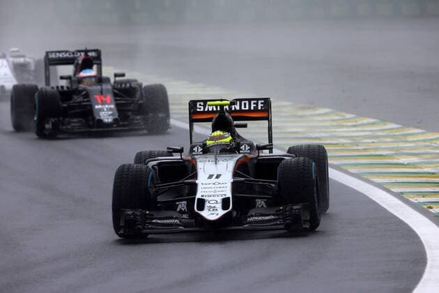 Brazilian Grand Prix, Sao Paulo 10 - 13 November 2016 13.11.2016 - Race, Sergio Perez (MEX) Sahara Force India F1 VJM09 leads Fernando Alonso (ESP) McLaren Honda MP4-31 