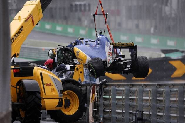 Brazilian Grand Prix, Sao Paulo 10 - 13 November 2016 13.11.2016 - Race, Crash, Marcus Ericsson (SUE) Sauber C34 