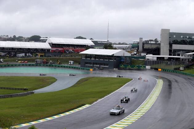 Brazilian Grand Prix, Sao Paulo 10 - 13 November 2016 13.11.2016 - Race, Lewis Hamilton (GBR) Mercedes AMG F1 W07 Hybride leads behind the Safety car 