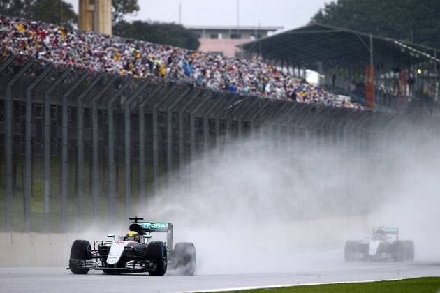 Brazilian Grand Prix, Sao Paulo 10 - 13 November 2016 13.11.2016 - Race, Lewis Hamilton (GBR) Mercedes AMG F1 W07 Hybrid and Nico Rosberg (GER) Mercedes AMG F1 W07 Hybrid 