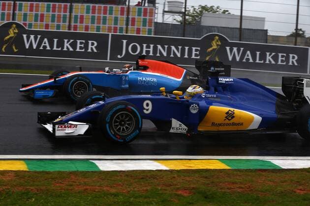 Brazilian Grand Prix, Sao Paulo 10 - 13 November 2016 13.11.2016 - Race, Pascal Wehrlein (GER) Manor Racing MRT05 and Marcus Ericsson (SUE) Sauber C34 