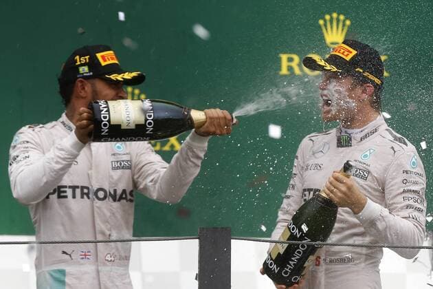 British Formula One driver Lewis Hamilton (L), of Mercedes team, and German Formula One driver Nico Rosberg (R), of Mercedes team, celebrate on the podium their respective first and second place at the Formula One Grand Prix of Brazil, at Interlagos race track in Sao Paulo, Brazil, 13 November 2016. Formula One Grand Prix of Brazil !ACHTUNG: NUR REDAKTIONELLE NUTZUNG!  BRA10 20161113-636146681679336185