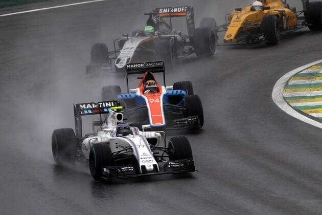 Brazilian Grand Prix, Sao Paulo 10 - 13 November 2016 13.11.2016 - Race, Valtteri Bottas (FIN) Williams FW38 and Pascal Wehrlein (GER) Manor Racing MRT05 