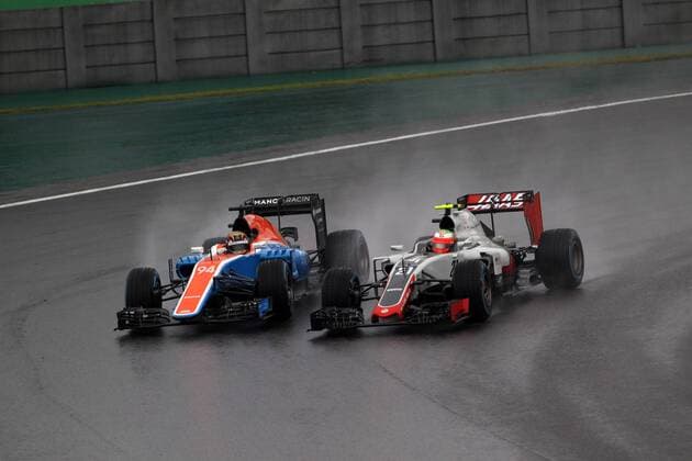 Brazilian Grand Prix, Sao Paulo 10 - 13 November 2016 13.11.2016 - Race, Pascal Wehrlein (GER) Manor Racing MRT05 and Esteban Gutierrez (MEX) Haas F1 Team VF-16 