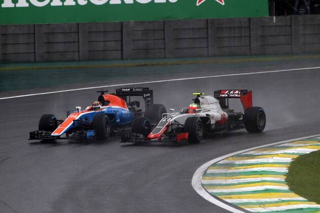 Brazilian Grand Prix, Sao Paulo 10 - 13 November 2016 13.11.2016 - Race, Pascal Wehrlein (GER) Manor Racing MRT05 and Esteban Gutierrez (MEX) Haas F1 Team VF-16 