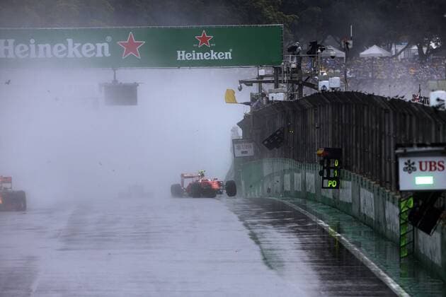 Formel 1, GP von Brasilien - Crash Kimi Räikkönen Brazilian Grand Prix, Sao Paulo 10 - 13 November 2016 13.11.2016 - Race, Crash, Kimi Raikkonen (FIN) Scuderia Ferrari SF16-H 