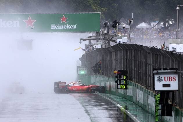 Bilder des Tages - SPORT Formel 1, GP von Brasilien - Crash Kimi Räikkönen Brazilian Grand Prix, Sao Paulo 10 - 13 November 2016 13.11.2016 - Race, Crash, Kimi Raikkonen (FIN) Scuderia Ferrari SF16-H 
