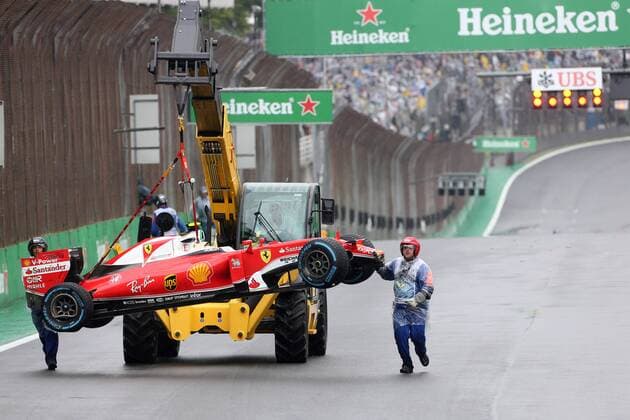 Formel 1, GP von Brasilien - Crash Kimi Räikkönen Brazilian Grand Prix, Sao Paulo 10 - 13 November 2016 13.11.2016 - Race, Crash, Kimi Raikkonen (FIN) Scuderia Ferrari SF16-H 