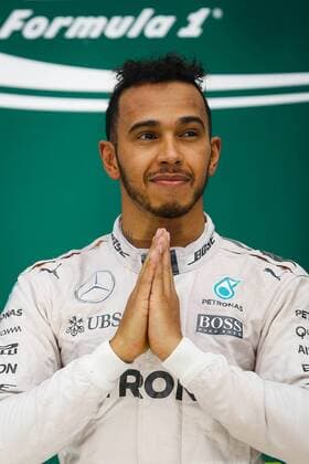 British driver Lewis Hamilton from Mercedes celebrates his victory in first position at Brazil s Formula One Grand Prix at Interlagos race track in Sao Paulo, Brazil, 13 November 2016. BRAZIL S FORMULA ONE GRAND PRIX !ACHTUNG: NUR REDAKTIONELLE NUTZUNG!  SAO001 20161113-636146700321135205