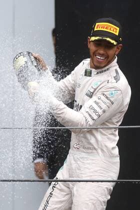 British driver Lewis Hamilton from Mercedes celebrates his victory at Brazil s Formula One Grand Prix at Interlagos race track in Sao Paulo, Brazil, 13 November 2016. BRAZIL S FORMULA ONE GRAND PRIX !ACHTUNG: NUR REDAKTIONELLE NUTZUNG!  SAO001 20161113-636146701596295553