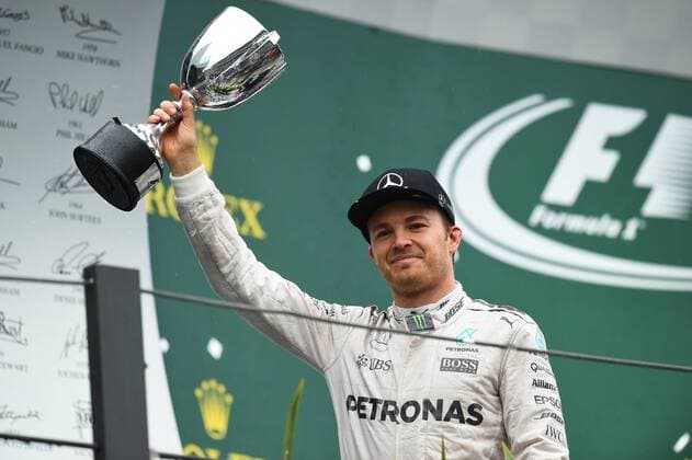 Nico Rosberg (Mercedes AMG Petronas Formula One Team) feiert seinen zweiten Platz mit Pokal, Grosser Preis von Brasilien 2016, Motorsport, Formel 1, 13.11.2016, Interlagos Copyright: xAndre Eibner-Pressefotox EP_JAE