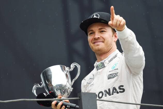 Nico Rosberg (Mercedes AMG Petronas Formula One Team) feiert seinen zweiten Platz mit Pokal, Grosser Preis von Brasilien 2016, Motorsport, Formel 1, 13.11.2016, Interlagos Copyright: xAndre Eibner-Pressefotox EP_JAE