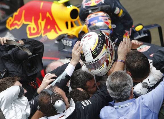 Grande Pr?mio do Brasil de F?rmula 1 2016 SÃO PAULO, SP - 13.11.2016: GRANDE PRÊMIO DO BRASIL DE FÓRMULA 1 2016 - Lewis Hamilton (GBR) Mercedes AMG Petronas F1 Team celebrates his victory during the Brazil Grand Prix Formula 1 in 2016 held at the Interlagos Circuit on Sunday. (Photo: Rodolfo Buhrer La Imagem Fotoarena) x1229767x  RodolfoxBuhrer