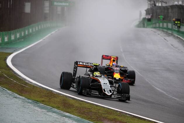 Brazilian Grand Prix, Sao Paulo 10 - 13 November 2016 13.11.2016 - Race, Sergio Perez (MEX) Sahara Force India F1 VJM09 and Max Verstappen (NED) Red Bull Racing RB12 