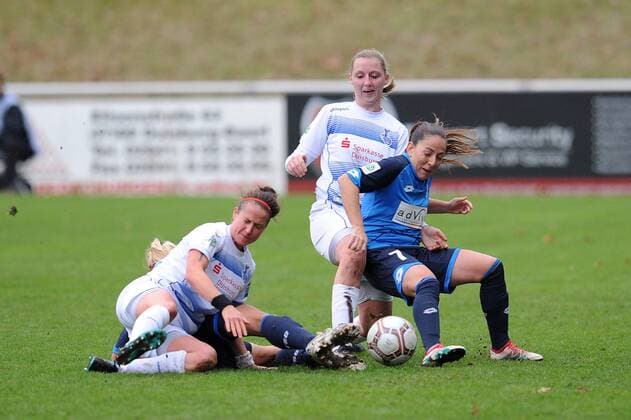 V.l.n.r. Kathleen Radtke und Alice Hellfeier ( beide MSV Duisburg ) im Zweikampf mit Stephanie Breitner und Martina Moser ( beide TSG 1899 Hoffenheim ) 13.11.2016 --- Fussball --- 1. Bundesliga --- MSV Duisburg vs TSG 1899 Hoffenheim Duisburg Copyright: xThienel Eibner-Pressefotox EP_TTL