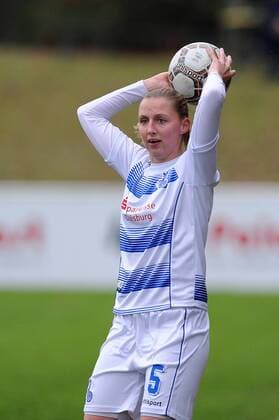 Alice Hellfeier ( MSV Duisburg ) beim Einwurf. 13.11.2016 --- Fussball --- 1. Bundesliga --- MSV Duisburg vs TSG 1899 Hoffenheim Duisburg Copyright: xThienel Eibner-Pressefotox EP_TTL