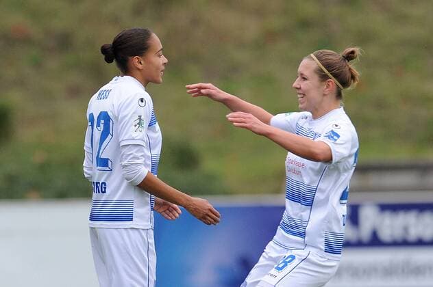 V.l.n.r. Torschuetzin Lara Hess jubelt mit Zsofia Racz ( beide MSV Duisburg ) ueber ihren Treffer zum 1 : 0. 13.11.2016 --- Fussball --- 1. Bundesliga --- MSV Duisburg vs TSG 1899 Hoffenheim Duisburg Copyright: xThienel Eibner-Pressefotox EP_TTL