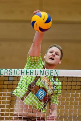 Angriff Nicolai GRABMUELLER (GRABMÜLLER) ( 17, HER). Volleyball, TSV Herrsching (HER) - United Volleys Rhein-Main (RHM), Bundesliga, 5.Spieltag, Saison 2016 2017, am 13.11.2016 in Herrsching N I K O L A U S H A L L E Deutschland. x_5D39534x