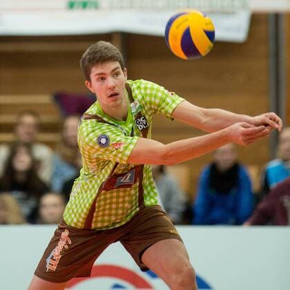 Annahme Tom STROHBACH ( 10, HER). Volleyball, TSV Herrsching (HER) - United Volleys Rhein-Main (RHM), Bundesliga, 5.Spieltag, Saison 2016 2017, am 13.11.2016 in Herrsching N I K O L A U S H A L L E Deutschland. x_5D39571x