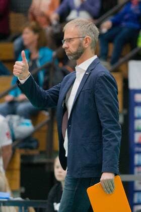 Zufriedenheit bei RHM-Trainer Michael WARM (RHM). Volleyball, TSV Herrsching (HER) - United Volleys Rhein-Main (RHM), Bundesliga, 5.Spieltag, Saison 2016 2017, am 13.11.2016 in Herrsching N I K O L A U S H A L L E Deutschland. x_MK40076x
