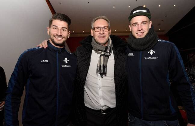 14.11.2016, xfux, Fussball 1.Bundesliga, SV Darmstadt 98 Kinopremiere 90 Minuten 98 im Kinopolis in Darmstadt, emspor emonline deloka, v.l. Antonio Colak (SV Darmstadt 98), Praesident Klaus Ruediger Fritsch (SV Darmstadt 98), Felix Platte (SV Darmstadt 98) Darmstadt