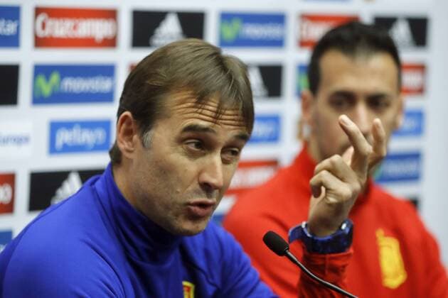 Fußball, Nationalteam Spanien Pressekonferenz Spanish National soccer team head coach Julen Lopetegui (L) and midfielder Sergio Busquets (R) during the press conference PK Pressekonferenz held at Wembley stadium in London, United Kingdom on 14 November 2016. Spain will face England upcoming 15 November. Spanish National soccer team s press conference !ACHTUNG: NUR REDAKTIONELLE NUTZUNG!  20161114-636147506595314410