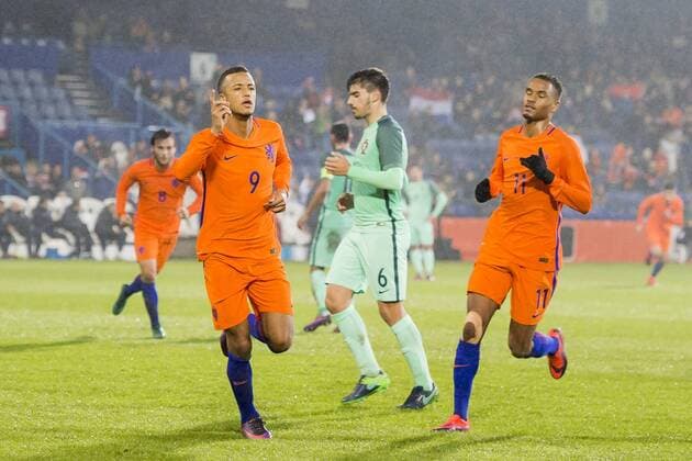 Fußball, U21 EM Quali, Niederlande - Portugal (L-R) Joris van Overeem of The Netherlands U21 U 21 Richairo Zivkovic of The Netherlands U21, Ruben Neves of Portugal U21 , Patrick Joosten of The Netherlands U21during the friendly match between Netherlands U21 and Portugal U21 on November 15, 2016 at the Vijverberg in Doetinchem, The Netherlands. Netherlands U21 v Portugal U21 Friendly match 2016 2017 xVIxGerritxvanxKeulenxIVx 6585936