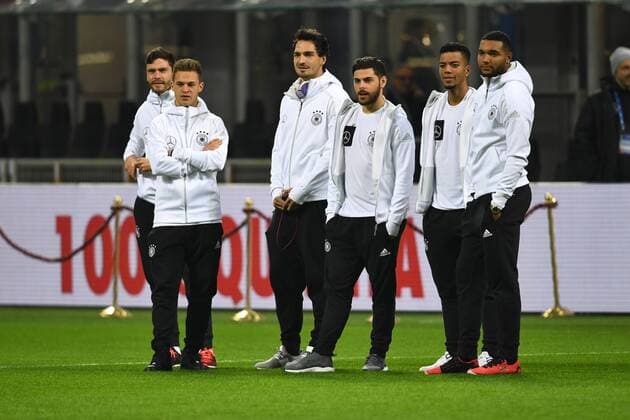 Fussball, Herren, Saison 2016 2017, Länderspiel in Mailand, Italien - Deutschland, Platzbesichtigung vor dem Spiel, Jonas Hector, Joshua Kimmich, Mats Hummels, Kevin Volland, Benjamin Henrichs, Jonathan Tah, 15.11.2016,