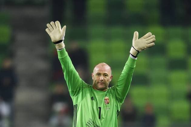 Fußball, Ungarn - Schweden, Gabor Kiraly verabschiedet sich 161115 Ungerns malvakt Gabor Kiraly gör sin sista landskamp och tackas av - Nationalteam Fussball - Ungarn - Schweden -15 november 2016 in Budapest.  Copyright: DanielxStillerx xBILDBYRN BB161115DS019