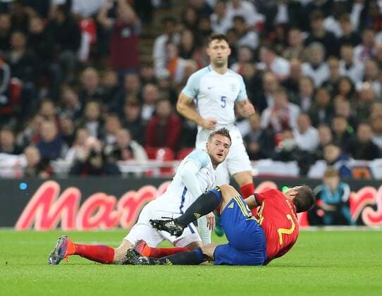 Jamie Vardy of England studs Cesar Apilicueta of Spain during the International Friendly Länderspiel match at Wembley Stadium, London. Picture date: November 15th, 2016. Pic David Klein Sportimage EDITORIAL USE ONLY. No use with unauthorised audio, video, data, fixture lists, club league logos or live services. Online in-match use limited to 120 images, no video emulation. No use in betting, games or single club league player publications.