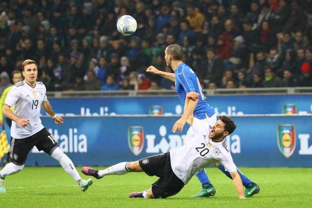 Leonardo Bonucci (Italien, Italy) gegen Kevin Volland (Deutschland Germany)- 15.11.2016: Italien vs. Deutschland, Giuseppe-Meazza-Stadion Mailand