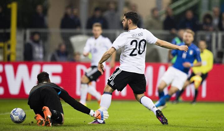 Mailand, 15.11.2016 Abseitstor von Kevin Volland (Deutschland) Italien - Deutschland mm