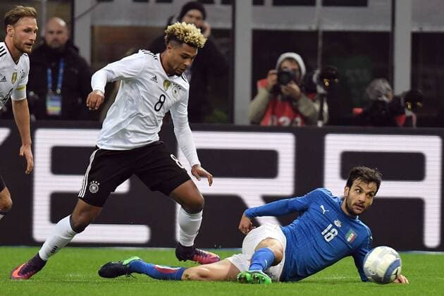 Serge Gnabry Germany, Marco Parolo Italia Mailand, Fußball Nationalteam Länderspiel Italien - Deutschland AndreaxStaccioli