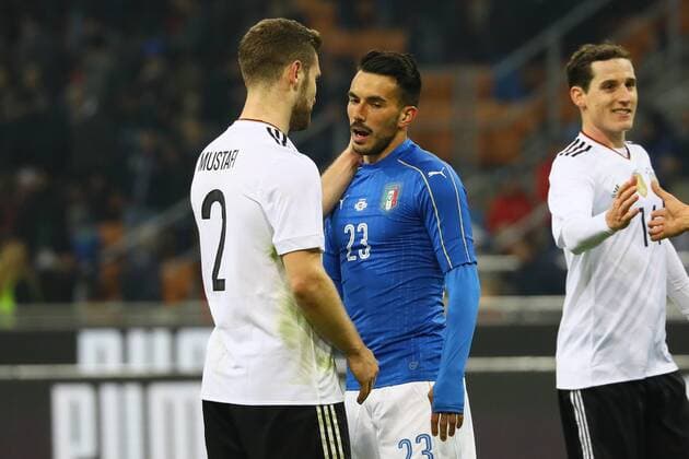 Shkodran Mustafi (Deutschland Germany) und Nicola Sansone (Italien, Italy)- 15.11.2016: Italien vs. Deutschland, Giuseppe-Meazza-Stadion Mailand