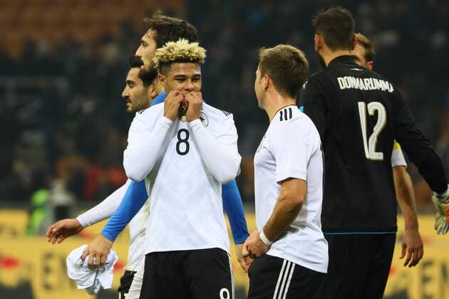 Serge Gnabry (Deutschland Germany) und Mario Götze (Deutschland Germany)- 15.11.2016: Italien vs. Deutschland, Giuseppe-Meazza-Stadion Mailand