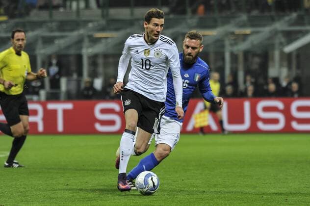 15.11.2016. San Siro, Milan, Italy. International Friendly LÃ¤nderspiel Football, Italy versus Germany. Leon Goretzka of Germany chased down by Davide De Rossi of Italy in action xGaetanoxPiazzollax  ActionPlus11810161