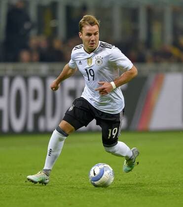 15.11.2016, Fussball Test-Länderspiel, Italien - Deutschland, im Guiseppe Meazza Stadion in Mailand. Mario Götze (Deutschland) am Ball. 