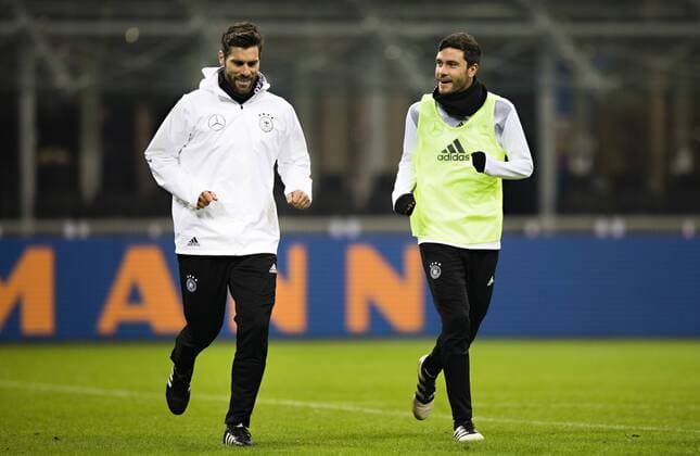 Mailand, 15.11.2016 Athletiktrainer Yann-Benjamin Kugel und Jonas Hector (Deutschland) Italien - Deutschland mm