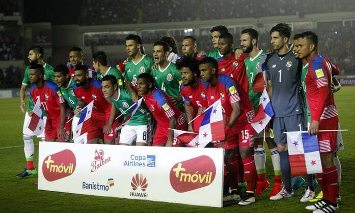 Mexico players before the FIFA 2018 Wolrd Cup Russia Qualifiers match between Mexico and Panama in Panama City, Panama, 15 November 2016. EFE Alejandro Bolivar PANAMA VS. MEXICO !ACHTUNG: NUR REDAKTIONELLE NUTZUNG!  PAN001 20161116-636148659056475997