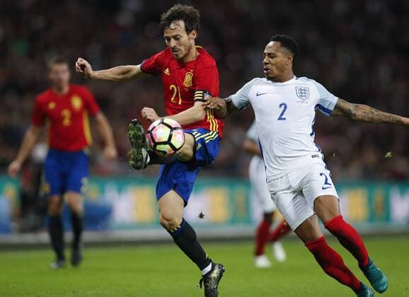 Nathaniel Clyne (R) of England vies with David Silva of Spain during the International Friendly Länderspiel Match at the Wembley Stadium in London, Britain on Nov. 15, 2016. The match ended in 2-2 draw. ) (SP)BRITAIN-LONDON-FOOTBALL-INTERNATIONAL FRIENDLY-ENG VS ESP HanxYan 