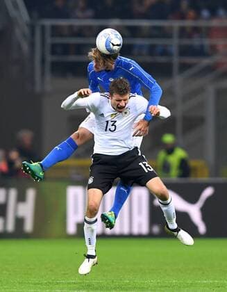 Daniele Rugani (Top) of Italy competes with Thomas Muller of Germany during the International Friendly Länderspiel Match in Milan, Italy on Nov. 15, 2016. The match ended in 0-0 draw. ) (SP)ITALY-MILAN-FOOTBALL-INTERNATIONAL FRIENDLY AlbertoxLingria 